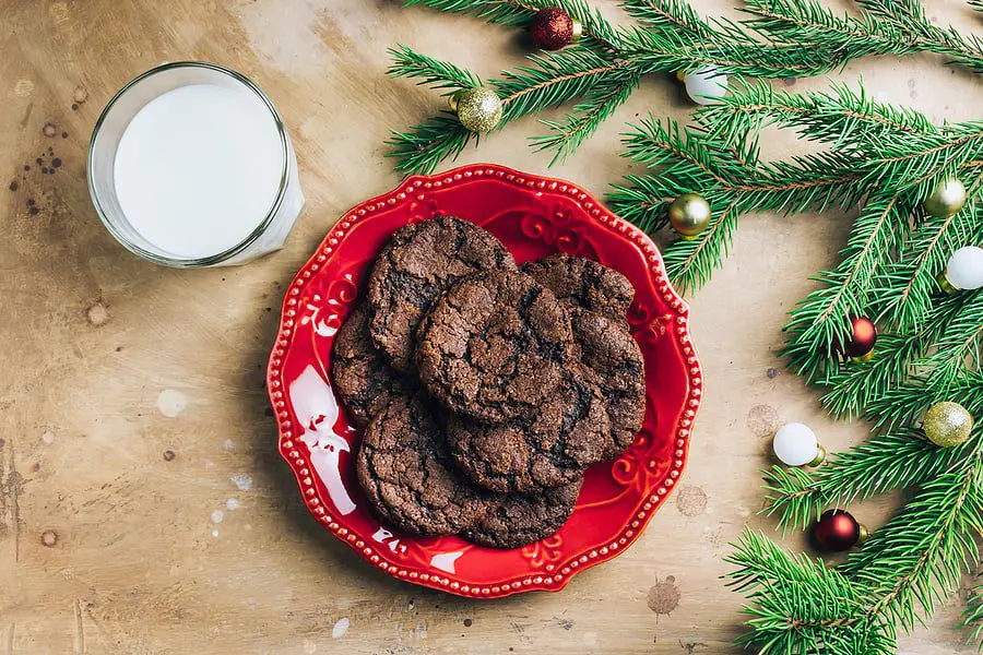 Red Christmas Plate Chocolate Cookies Red Christmas Plate Chocolate Cookies