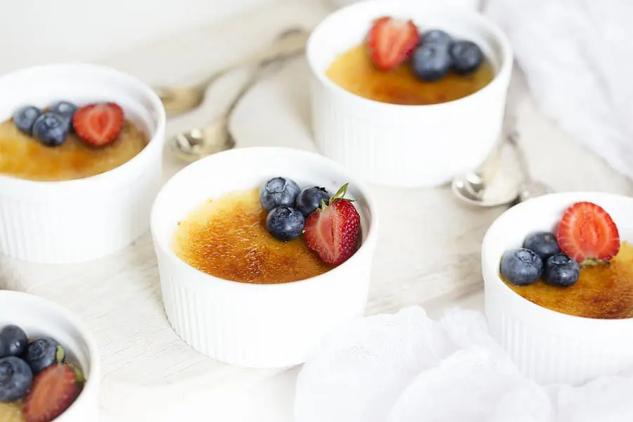 white ramekins Creme-Brulee blueberries white ramekins Creme-Brulee blueberries