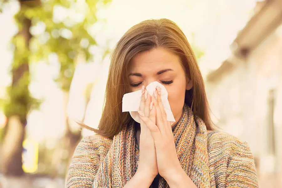 allergy relief pak: top 5 supplements for allergies woman sneezine