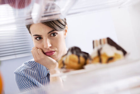 How to Reduce Sugar Cravings Without Willpower 