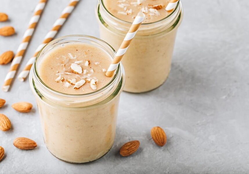 almond cinnamon smoothie almond cinnamon smoothie